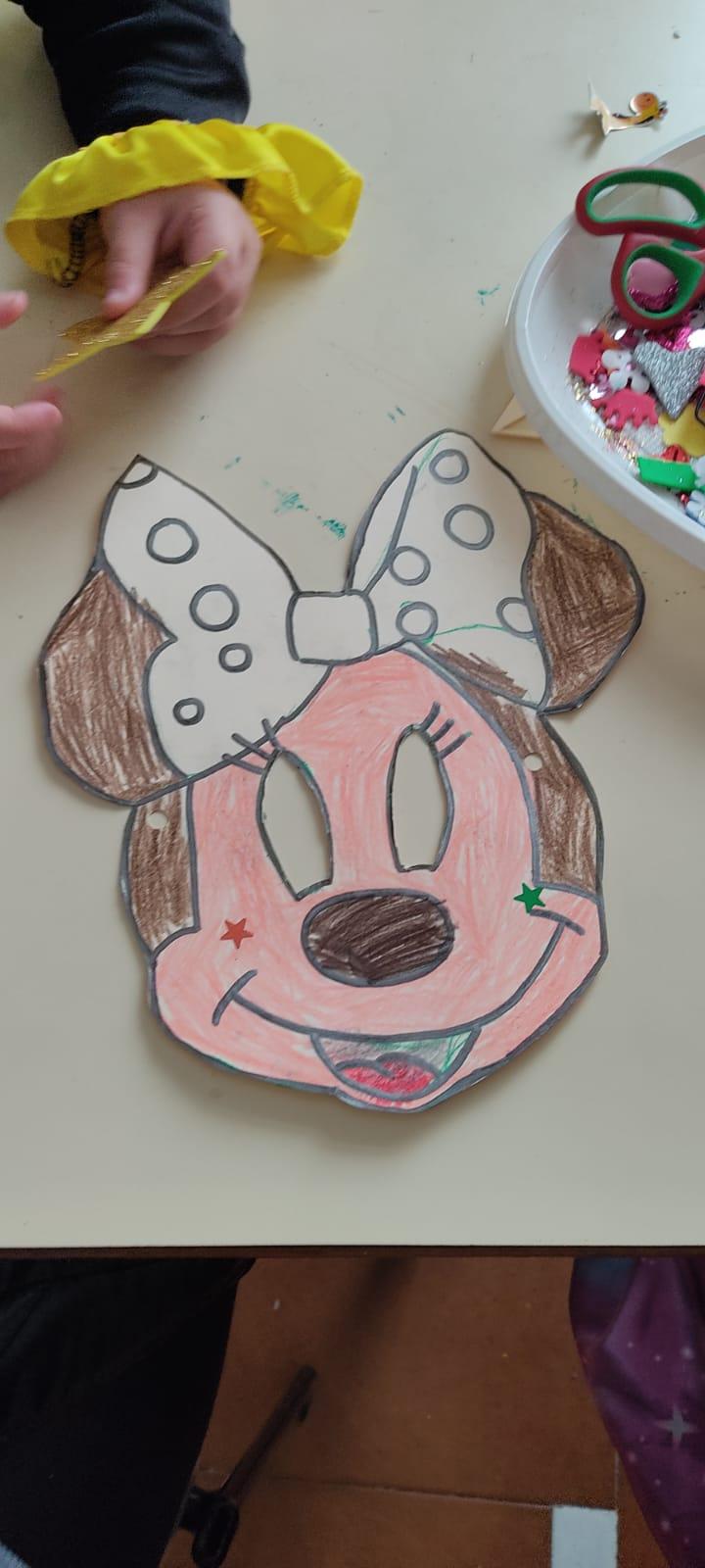 Máscara de Minie hecha por los niños