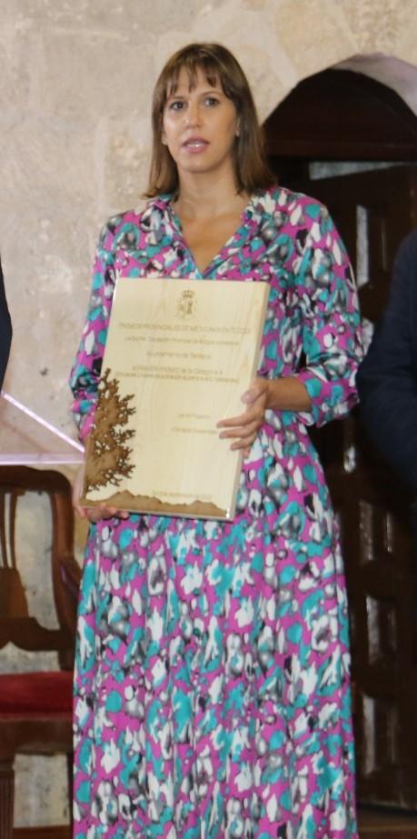 LAURA PUENTE ALCALDESA DE TARDAJOS JUNTO A OTROS ALCALDES PREMIADOS